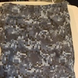 Ecko Men's Digital Camo Cargo Shorts - 42W - New